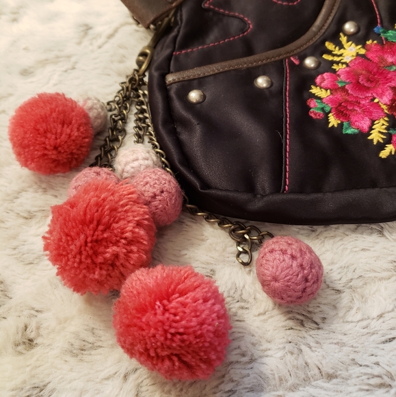 Amazing Rare Vintage Betsy Johnson Embroidered Crossbody Bag. - Picture 3 of 11